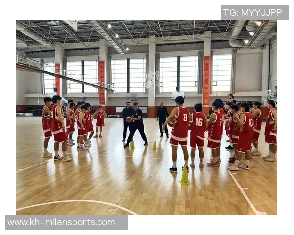 重庆篮球队意识争议引发热议球迷对战术执行与团队配合的深思